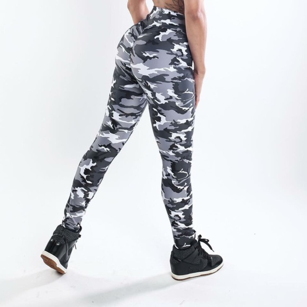 Celestial Bodiez camo scrunch butt leggings